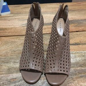 Tahari Chris Sandals